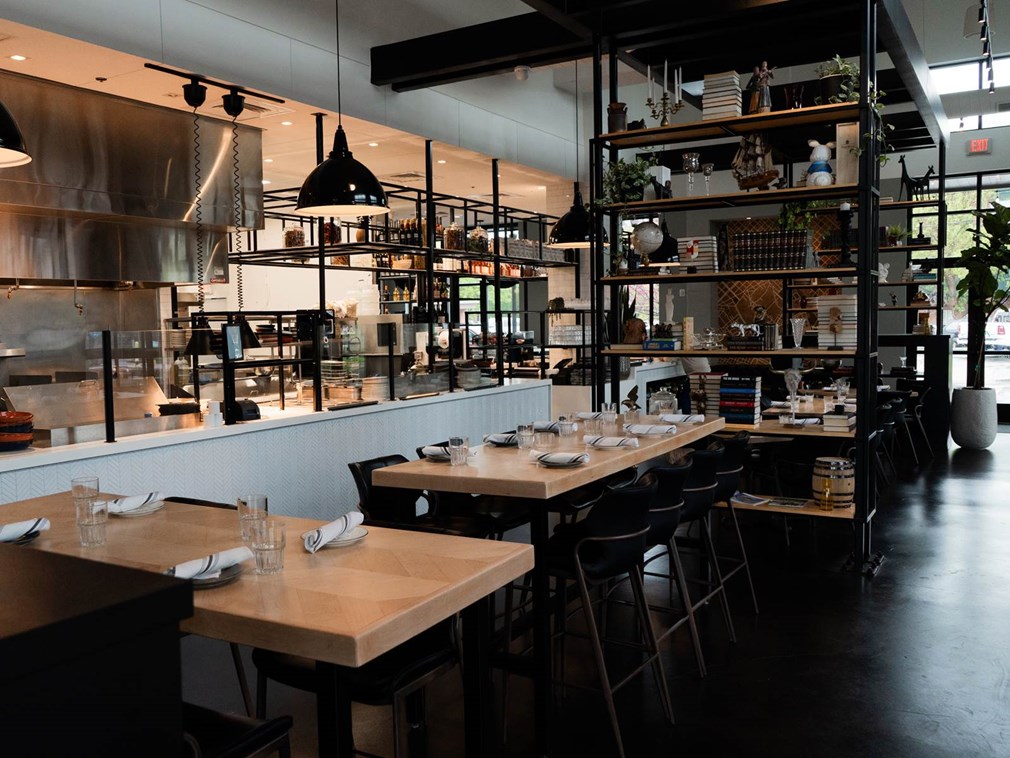 Interior dining room at Catalú