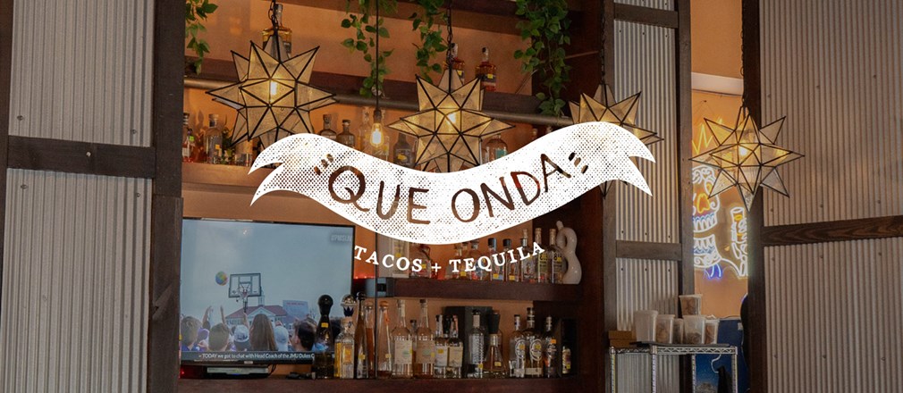 Que Onda bar with star shaped lights and a TV in the background